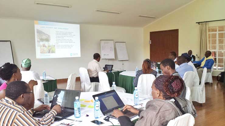 Cyprian Selebalo of GLTN discusses the various GLTN land tools. Photo: UN Habitat/Rhea Lyn Dealca