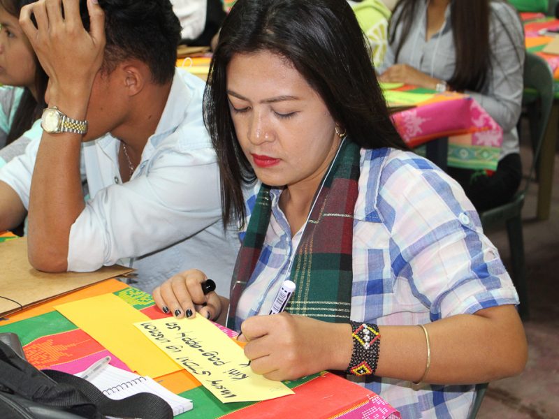 Ms. Christine Joy Agudo of PTTA writes the things that she wants to learn in the training.