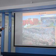 Director of the Town and County Planners Association of Kenya, Mr Mairura Omwega, discussing land markets in some of Nairobi’s fringe counties such as Ruaka. Photo: UNHABITAT/Sina Schlimmer.