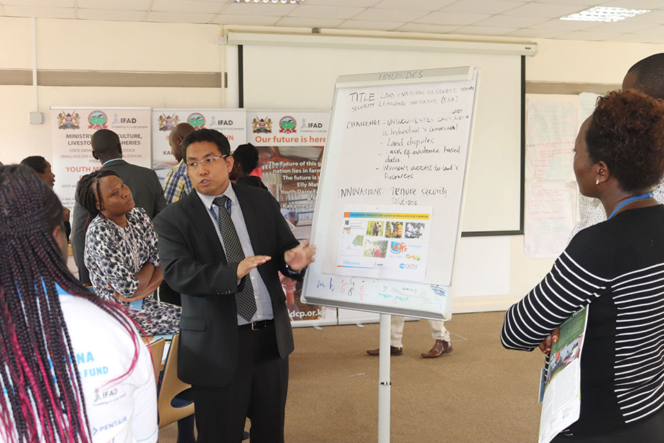 Danilo Antonio of the GLTN Secretariat makes a presentation about their experience on the partnership with IFAD in implementing the TSLI-ESA