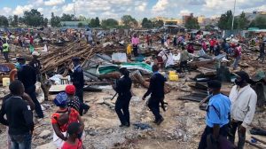 Police at the scene to supervise demolitions at Kariobangi Sewage estate in Kariobangi North (Nairobi, Kenya) on May 4, 2020. Photo: citizentv.co.ke