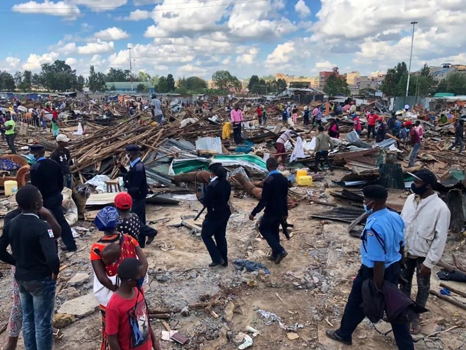Police at the scene to supervise demolitions at Kariobangi Sewage estate in Kariobangi North (Nairobi, Kenya) on May 4, 2020. Photo: citizentv.co.ke